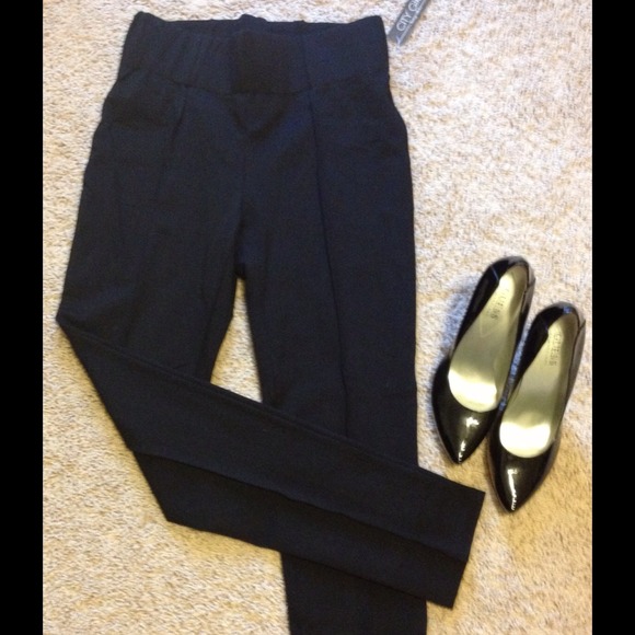 ❤️Basic Black Pants & Blue/White Jacket!❤️