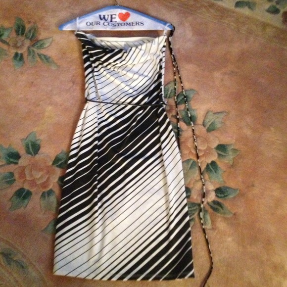 Sold...black white dress - Picture 2 of 4