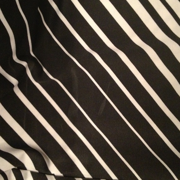 Sold...black white dress - Picture 4 of 4