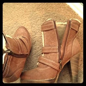 ✨👭👜💖👏✨reduced✨👏Brown/tan boots with heels