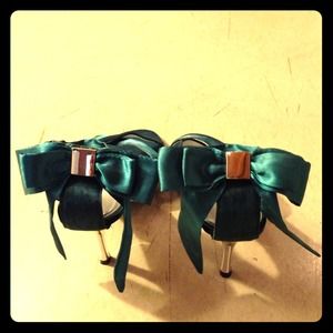 ✅Teal Satin Heels Sz 8✅