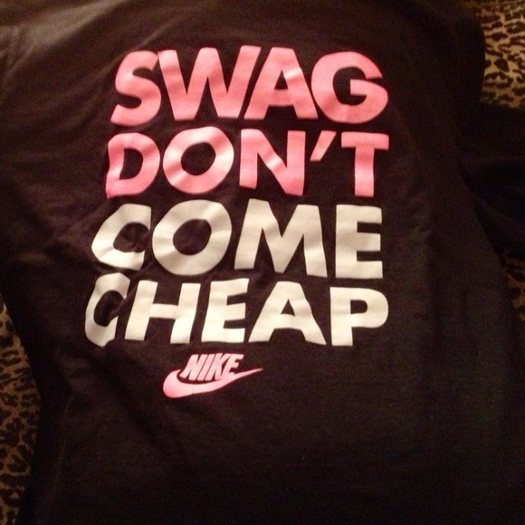 Women's Nike tee NWOT