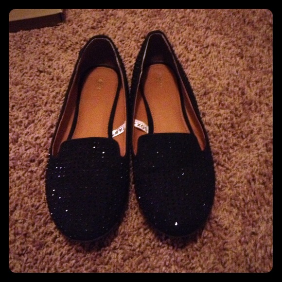 🚫🚫SOLD🚫🚫Cute studded flats (:
