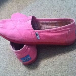 ! Hot pink toms