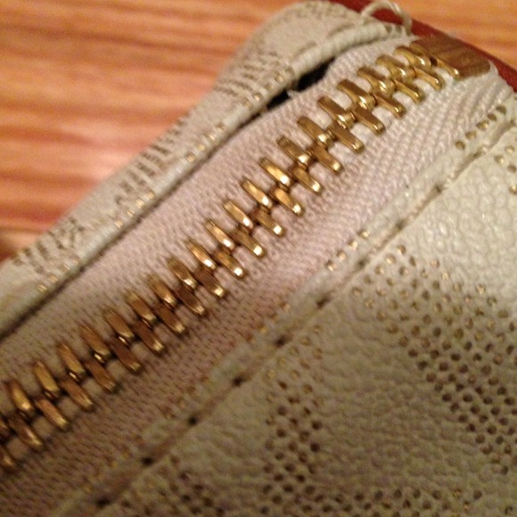 Michael Kors barrel handbag ๐ฏ authentic - Picture 4 of 4