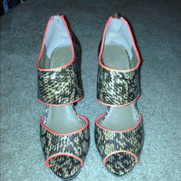BCBG heels