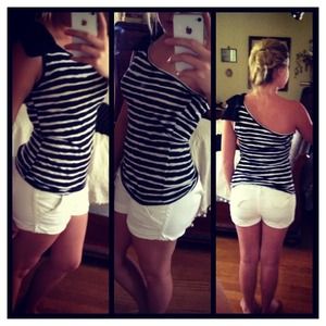 One shouldered top. Perfect for summer.