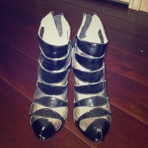 N.Y.L.A Culver Cut out Booties