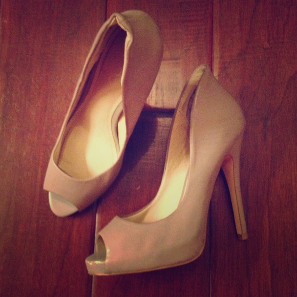 ALDO Dolphin Grey Peep-toe Pumps