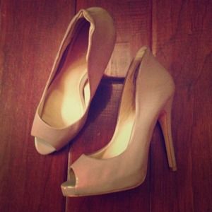 ALDO Dolphin Grey Peep-toe Pumps