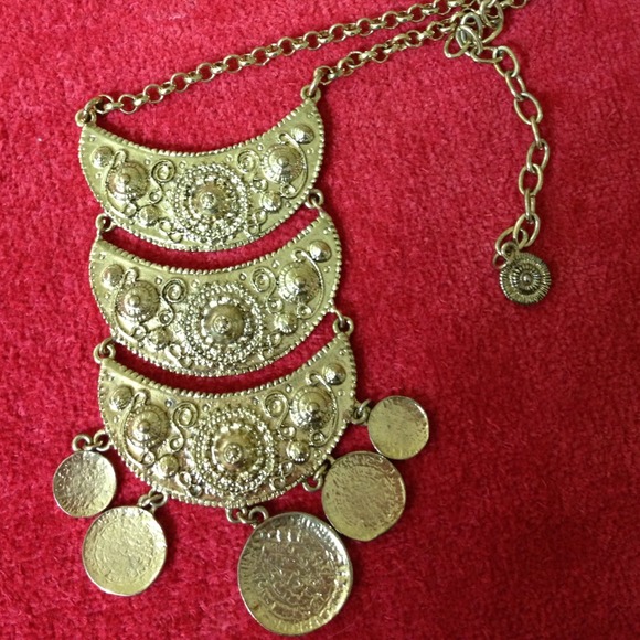 Accent necklace
