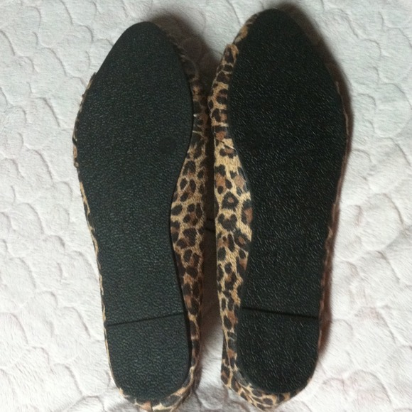 Wet Seal NWT Leopard w Twist detail Flats💋 - Picture 4 of 4