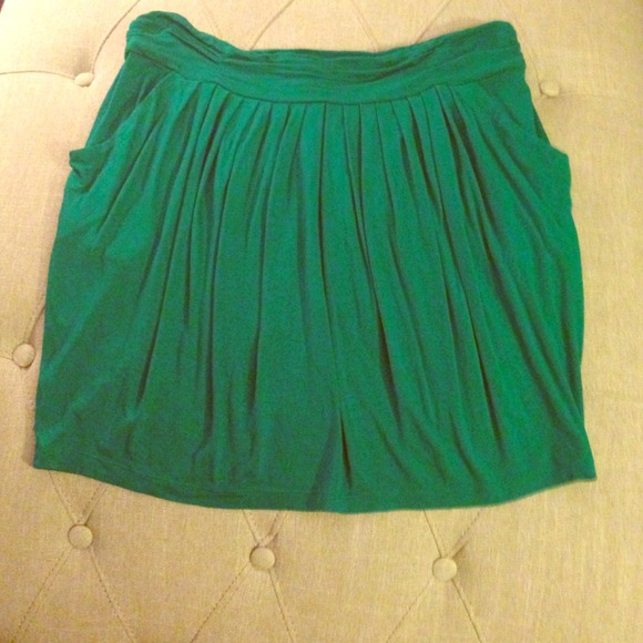 REDUCED BCBG Green pleated jersey skirt