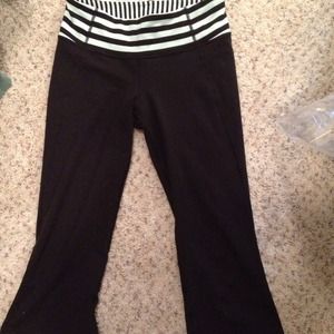 Lululemon gather and crow crop