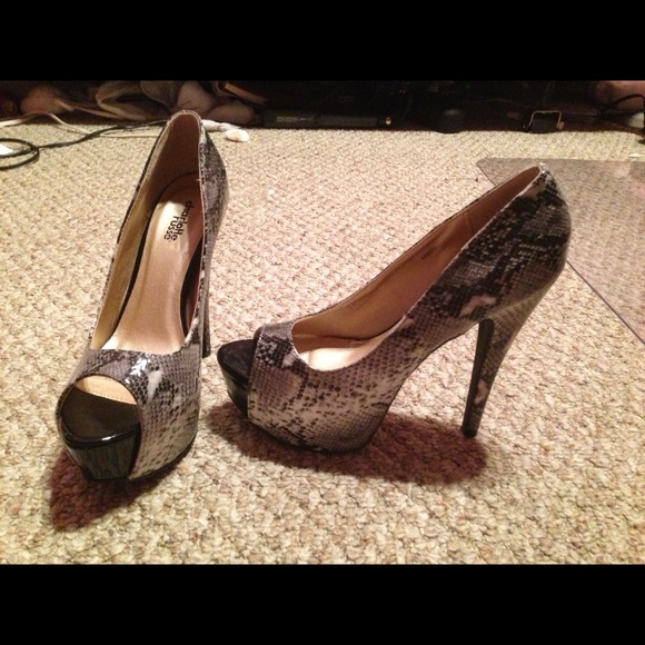 Brand new snakeskin heels - size 8 - Picture 1 of 3
