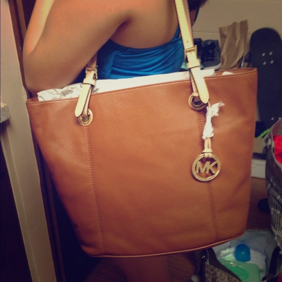 REDUCED!! MICHAEL KORS LARGE JET SET TOTE