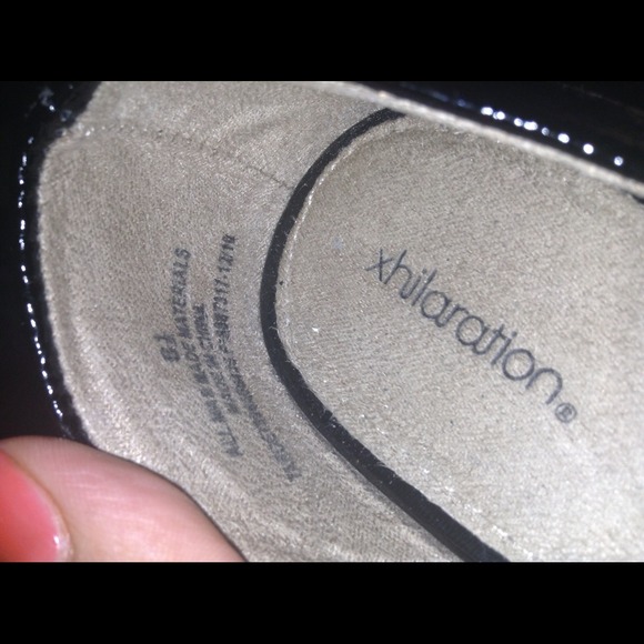 Women's Flats - Picture 2 of 3