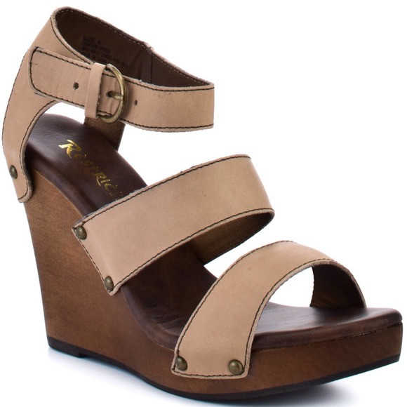 Restricted light pink Wedges