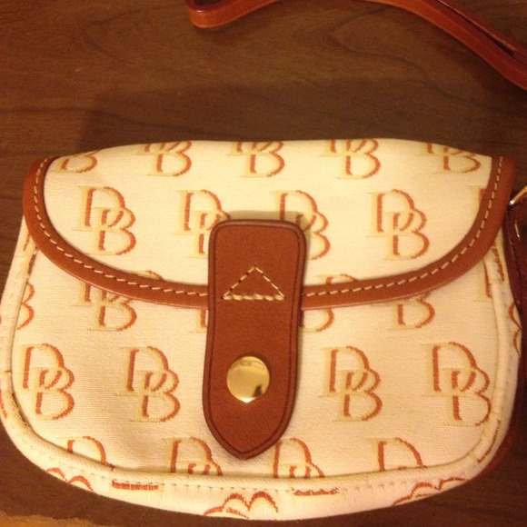Dooney & Bourke wristlet - Picture 2 of 4