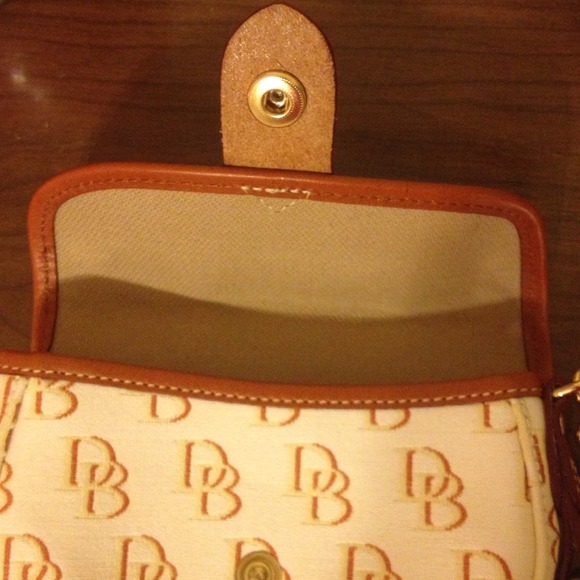 Dooney & Bourke wristlet - Picture 3 of 4
