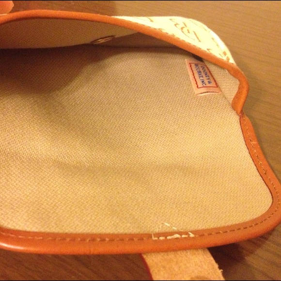 Dooney & Bourke wristlet - Picture 4 of 4