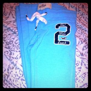 SOLD ❤️❤️❤️❤️❤️HOLLISTER SWEATS SIZE XS