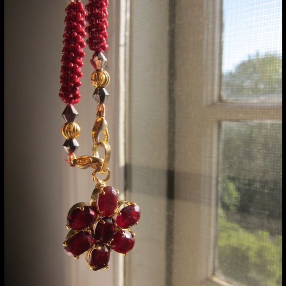 Beautiful flower East Indian necklace - Picture 1 of 4