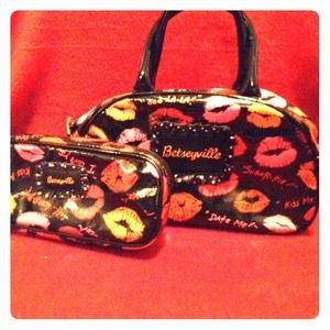 Betsey Johnson Cosmetic Case set. Kisses XOXO