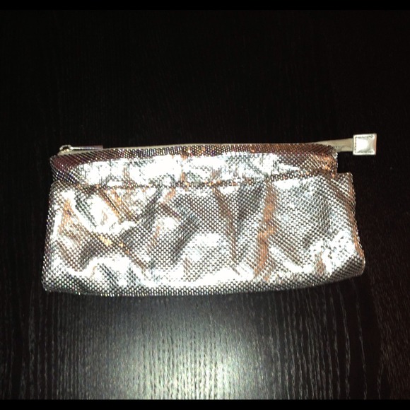 ✳REDUDED✳👉Silver chain fold over clutch purse