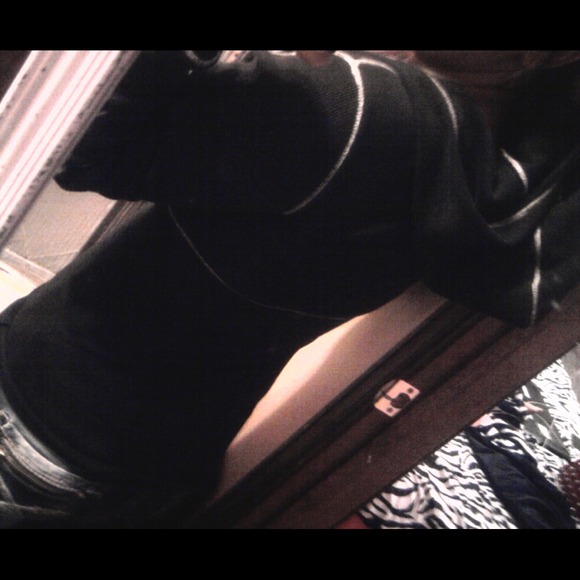 Derek💗Heart Cropped Sweater.🎀 OBO!! :)) - Picture 2 of 4