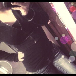 Derek💗Heart Cropped Sweater.🎀 OBO!! :))
