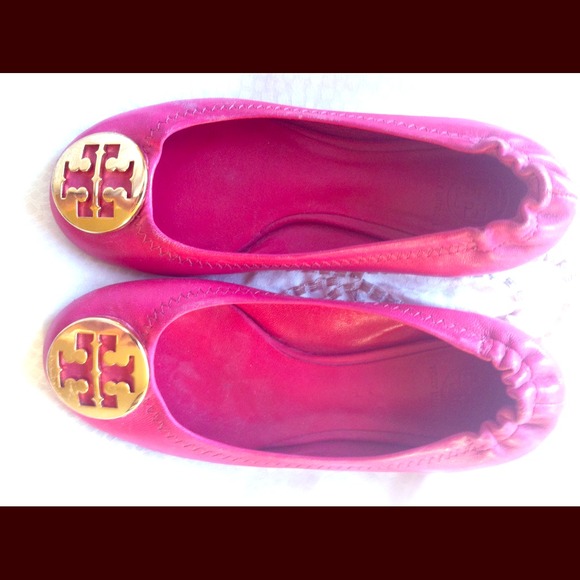CHILDRENS SIZE says 11c. Redish tory burch flats.