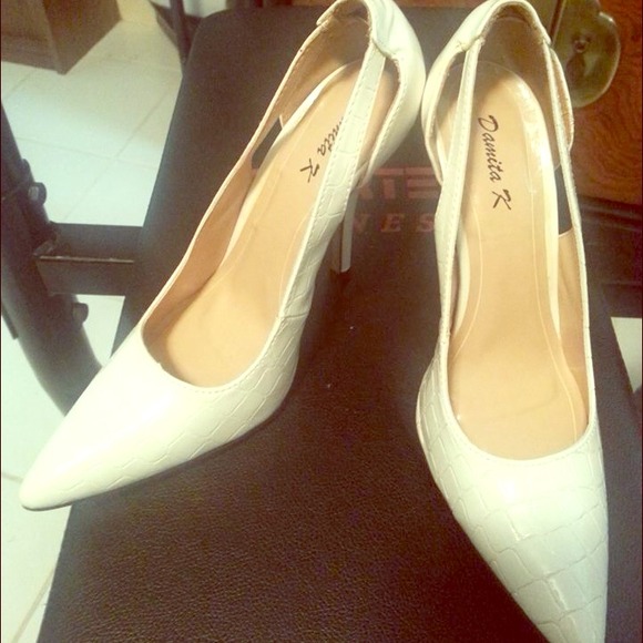 White pointed pumps