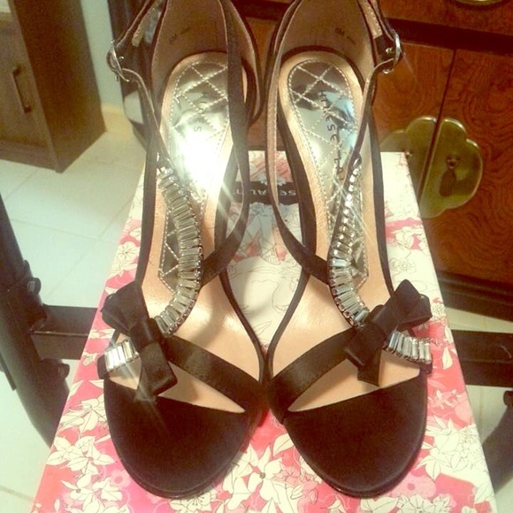 Chinese Laundry cute lil black heels =)