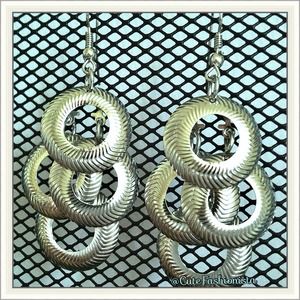 ✨SOLD🌟 NEW Silver Round Chandelier Earrings