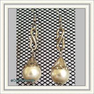 💢SOLD💢NEW White Pearl Drop Earrings