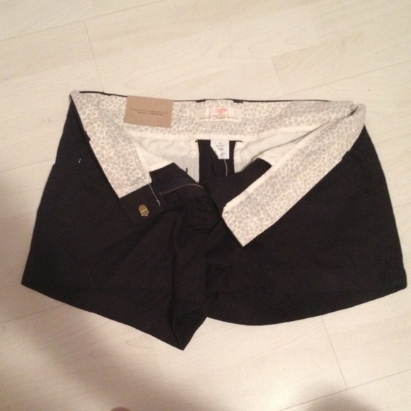 Size 4 Jcrew 3" navy shorts - Picture 2 of 4