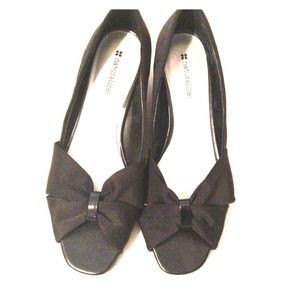 Naturalizer size 8 low wedges