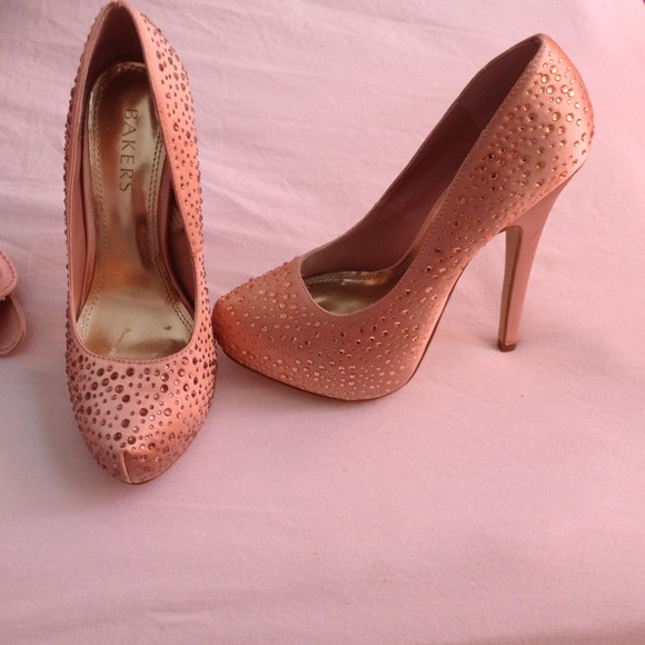 gold pumps/ gold rhinestones & matching clutch - Picture 3 of 4