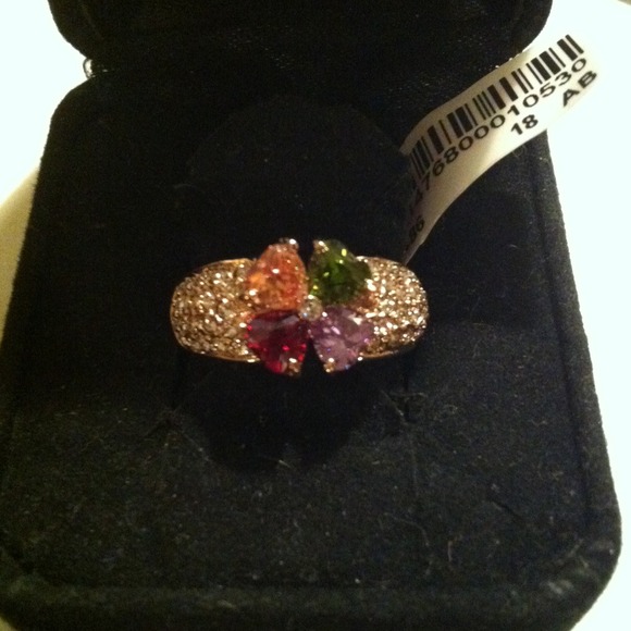 18Kgold plt. 4 leaf clover ring Austrian crystal