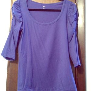Puffy sleeve shoulder top