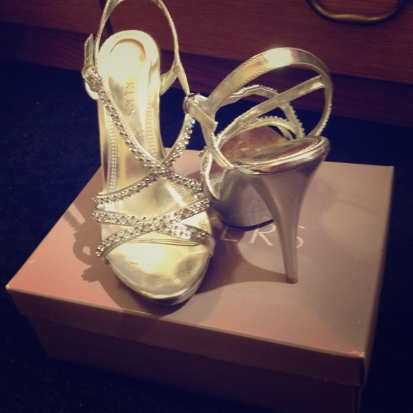 🚫SOLD🚫Silver strappy evening heels from BAKERS