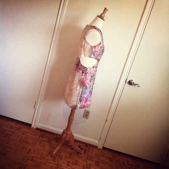 S O L D - Picture 3 of 4