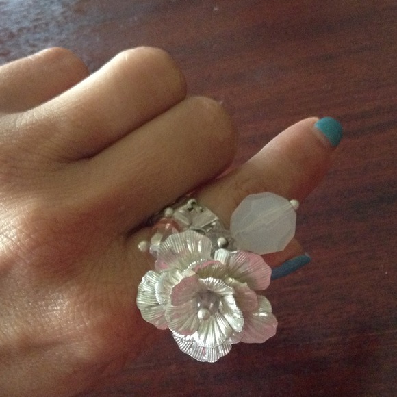 Flower ring - Picture 2 of 2
