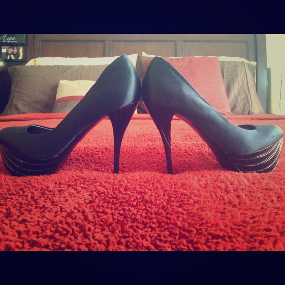 bebe heel pump - Picture 1 of 3