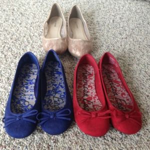 Flats in bold colors and lace