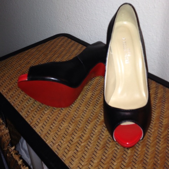 SOLD! Brand new E Fille Patre Black red bot