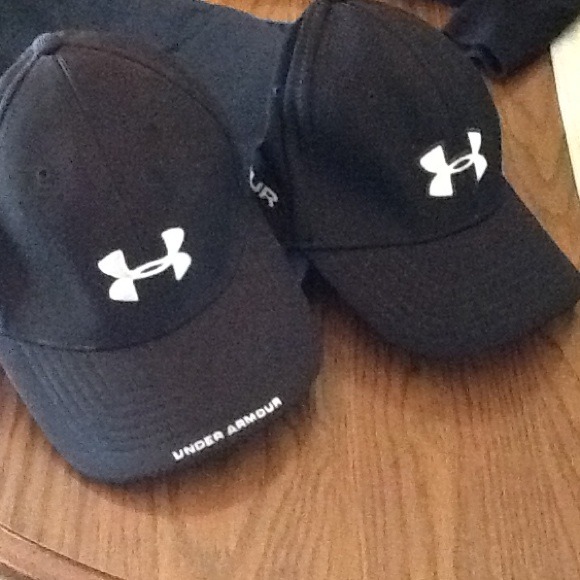 Under armdur, hats