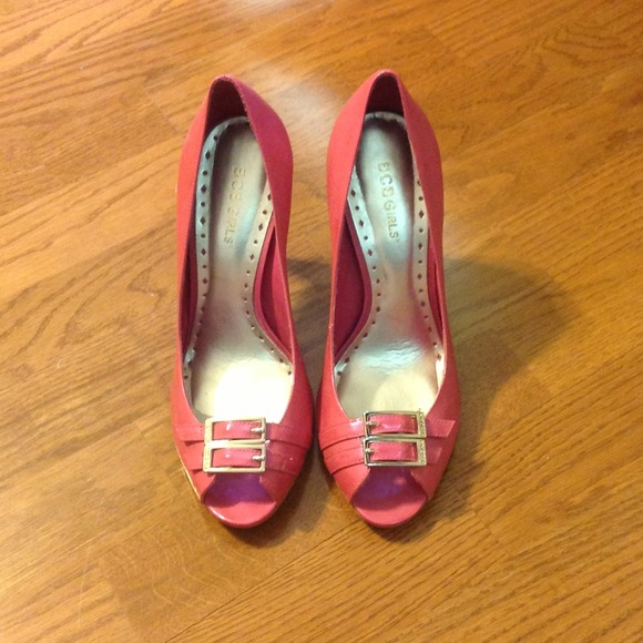 Patent leather pink BCBG peep-toe heels - Picture 2 of 4