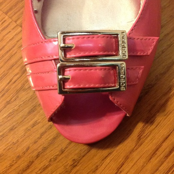 Patent leather pink BCBG peep-toe heels - Picture 3 of 4